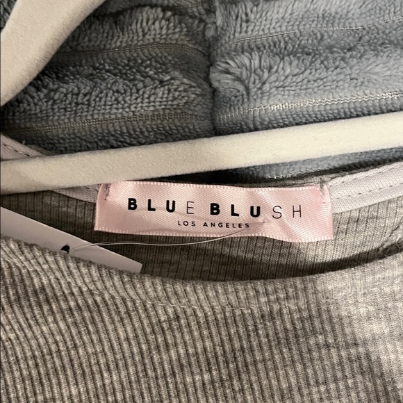 NWT Grey Ribbed tee - Picture 2 of 4